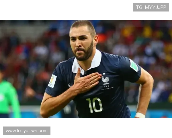 本泽马:法国锋线新传奇,重返巅峰展现惊人实力 本泽马:法国锋线新传奇,重返巅峰展现惊人实力